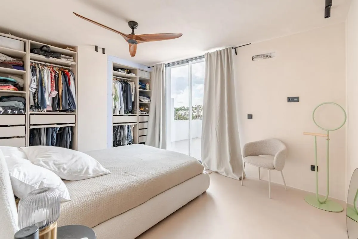 Stunning 4 Bedrooms En-Suite In Marbella Estepona 0*,  Spagna
