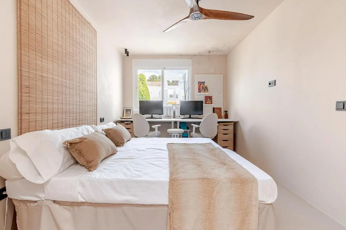 Stunning 4 Bedrooms En-Suite In Marbella Estepona 0*,