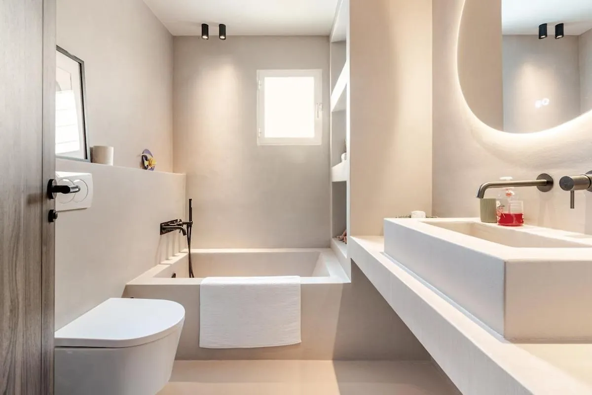 Stunning 4 Bedrooms En-Suite In Marbella Estepona 0*,  Spagna